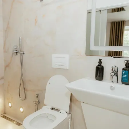 Aparthotel Standard At The Bubbles Jacuzzi Tirana
