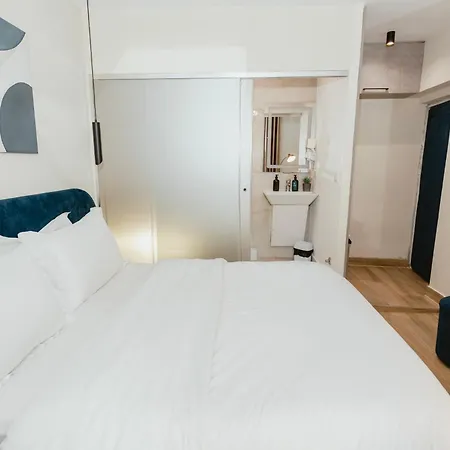 Aparthotel Standard At The Bubbles Jacuzzi Tirana